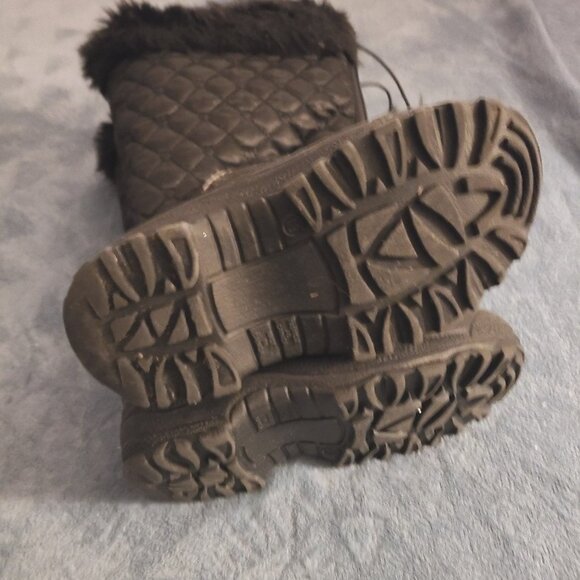 Girl's GRAY WOLF black duck bottom boots w/ diamond cuff body material  Size 13 - Picture 7 of 9